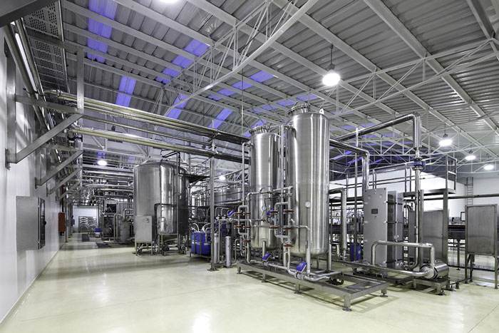 无锡惠山区工厂内的电缆由于没有桥架盖板的原因，长期暴露在外是否对电缆有影响？如何解决